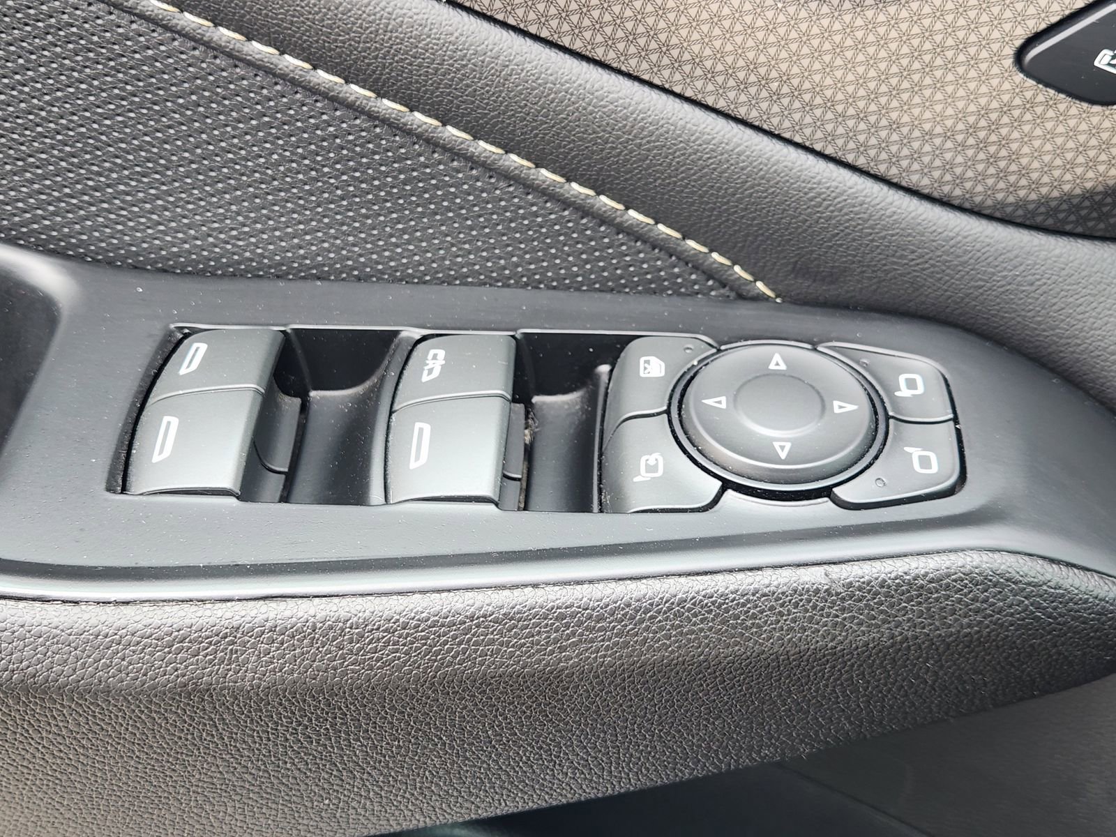 Used 2023 Chevrolet Traverse Premier w/ LPO, Roadside Safety Package FWD image 28