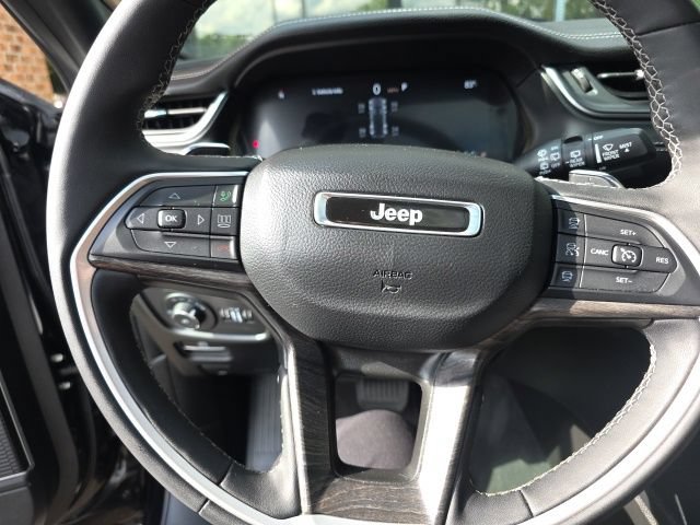 Used 2025 Jeep Grand Cherokee Limited w/ Luxury Tech Group II AWD/4WD image 20