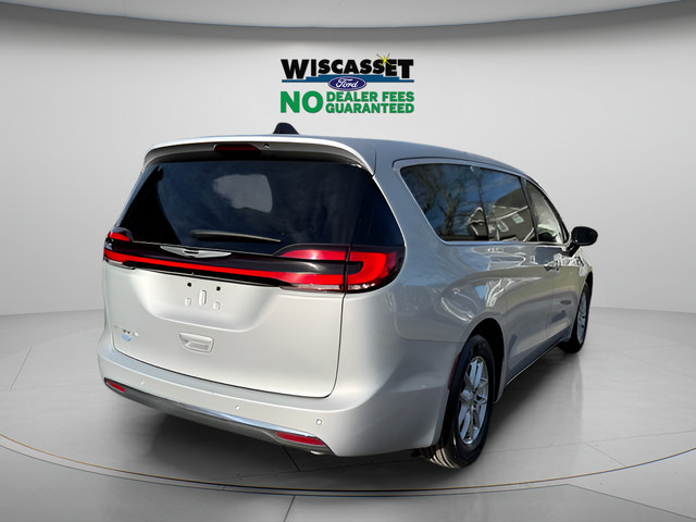 Used 2024 Chrysler Pacifica Touring-L FWD image 30