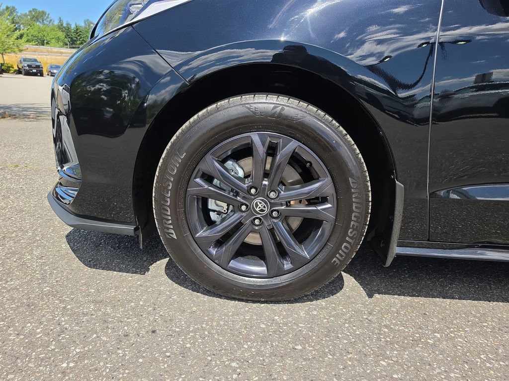 Used 2025 Toyota Sienna XSE AWD/4WD image 39