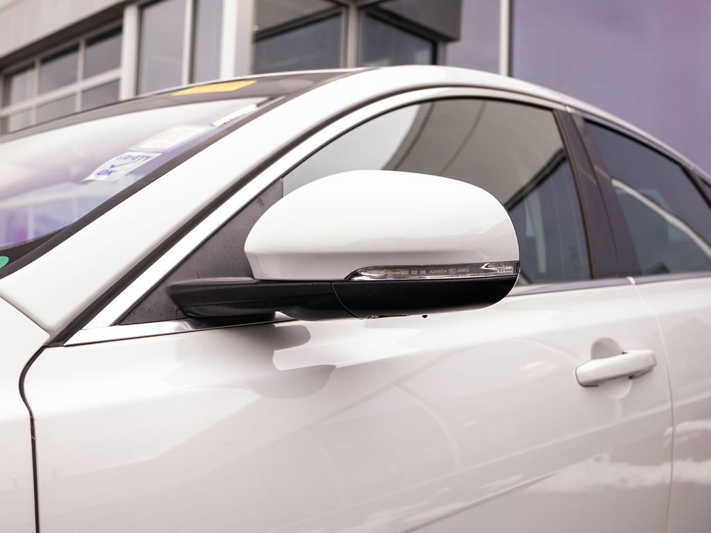 Used 2017 Jaguar XF Premium image 12