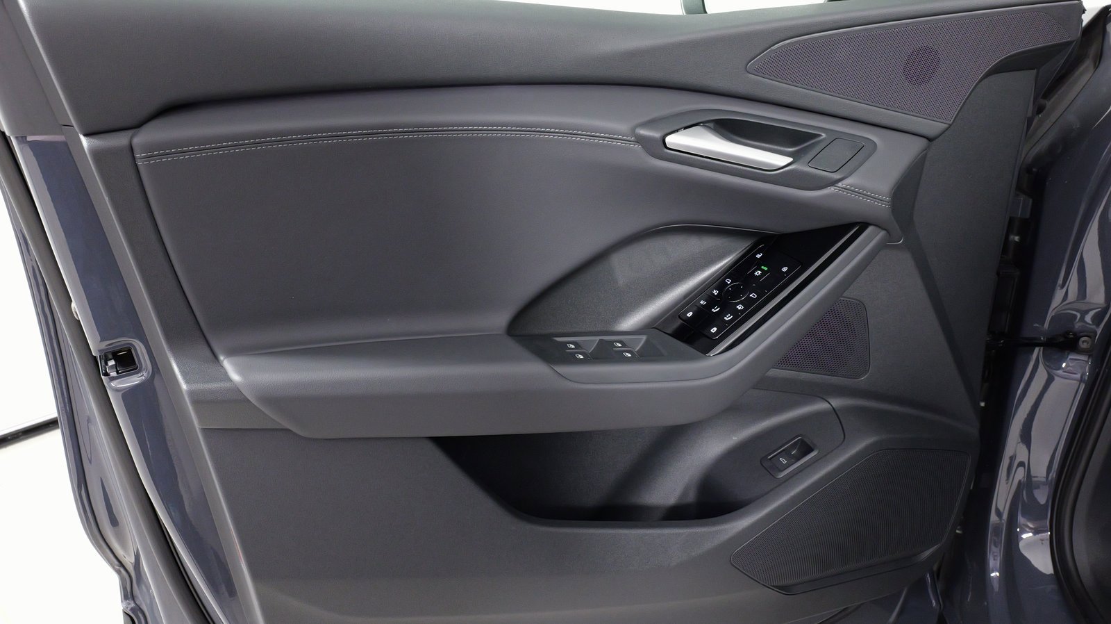 Used 2025 Audi Q6 e-tron Premium image 28