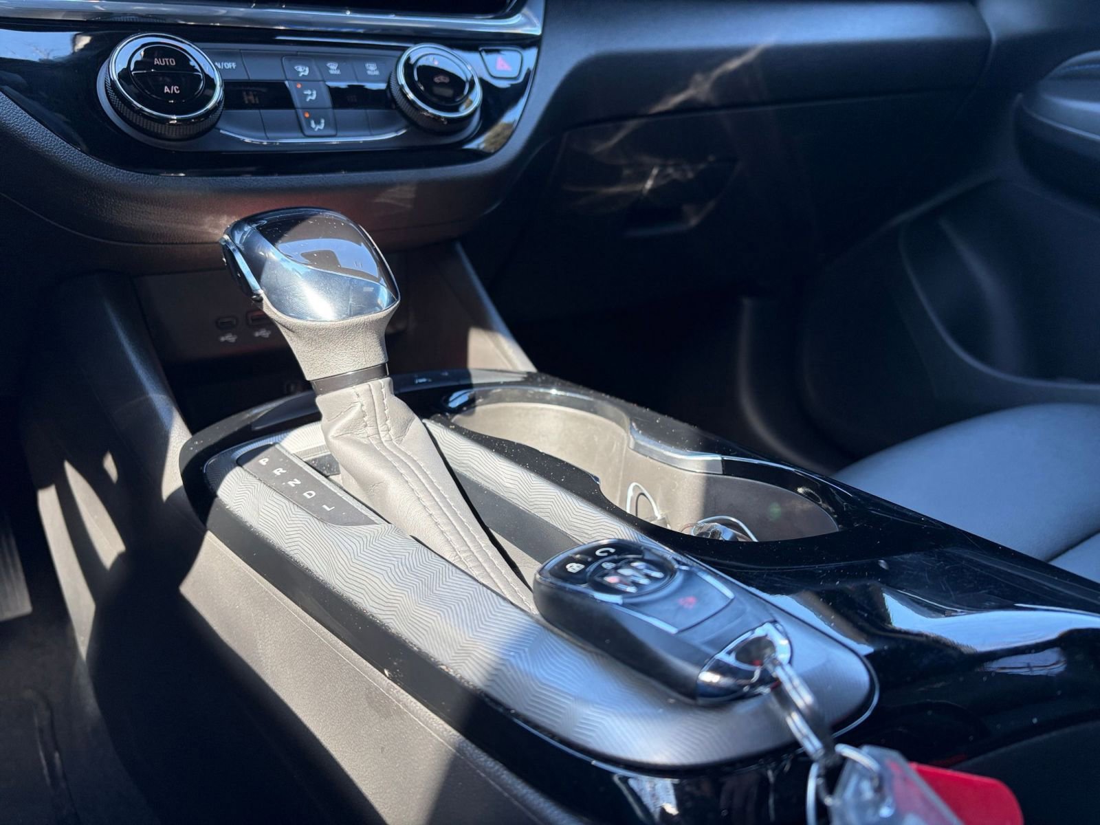 Used 2025 Buick Envista Sport Touring FWD image 40