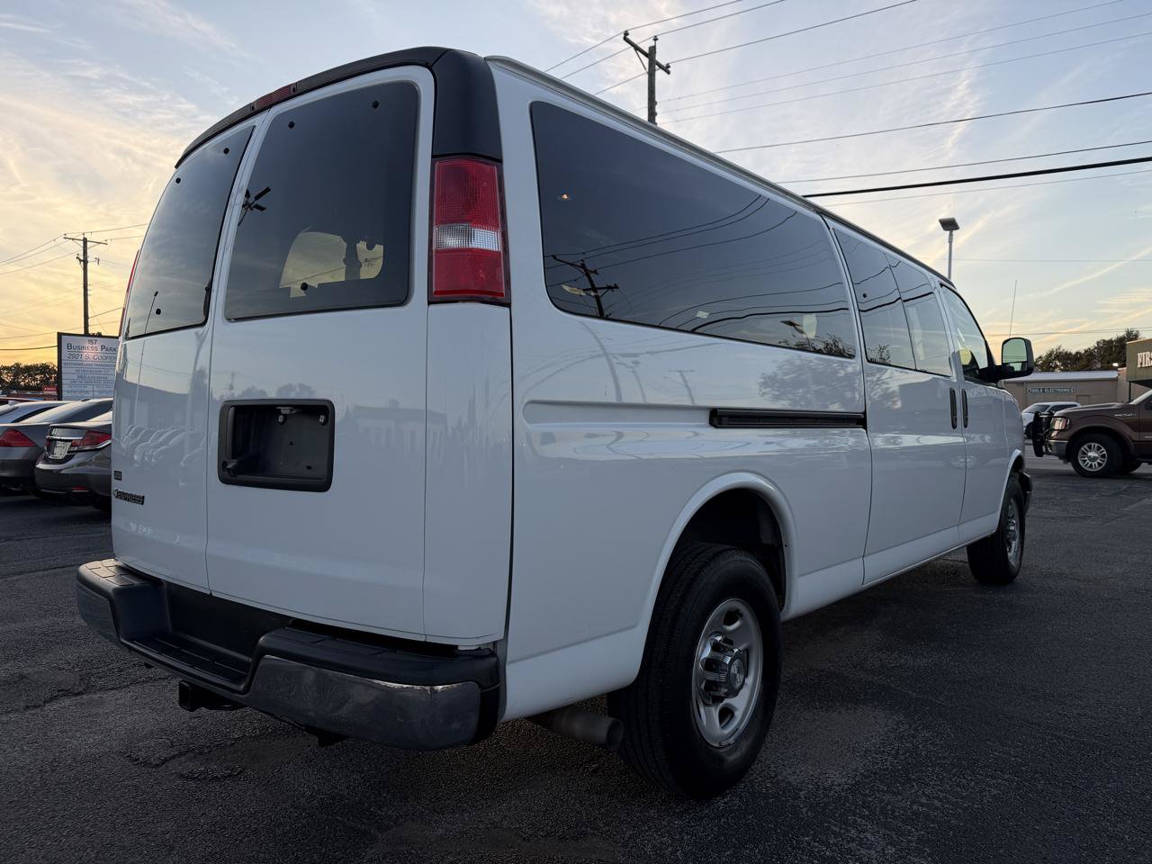 Used 2019 Chevrolet Express 3500 LT w/ LT Preferred Equipment Group RWD image 5