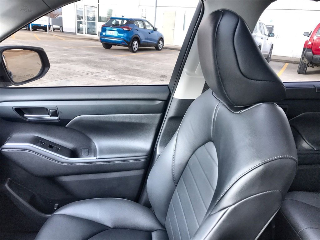 Used 2024 Toyota Highlander XLE image 25