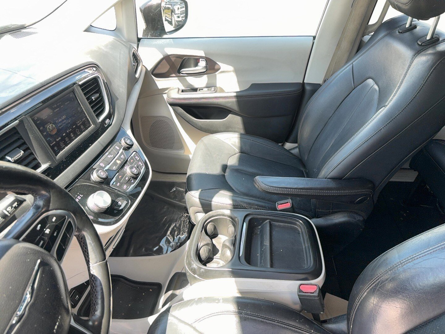 Used 2019 Chrysler Pacifica Touring-L FWD image 15