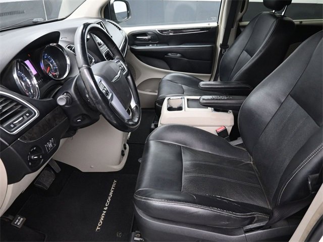Used 2011 Chrysler Town & Country Touring-L w/ Entertainment Group #2 image 16