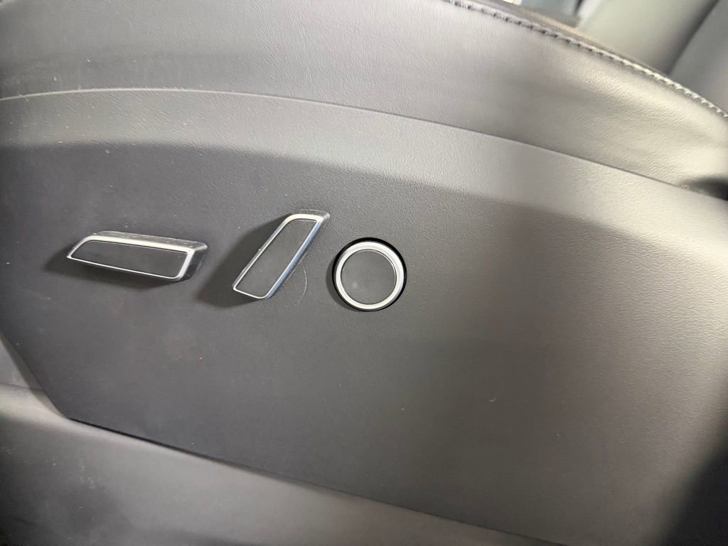 Used 2023 Tesla Model X image 23