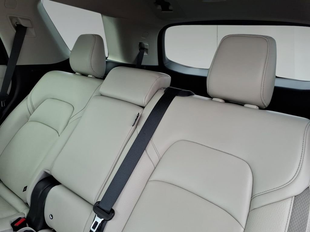 Used 2025 Nissan Pathfinder SL AWD/4WD image 10