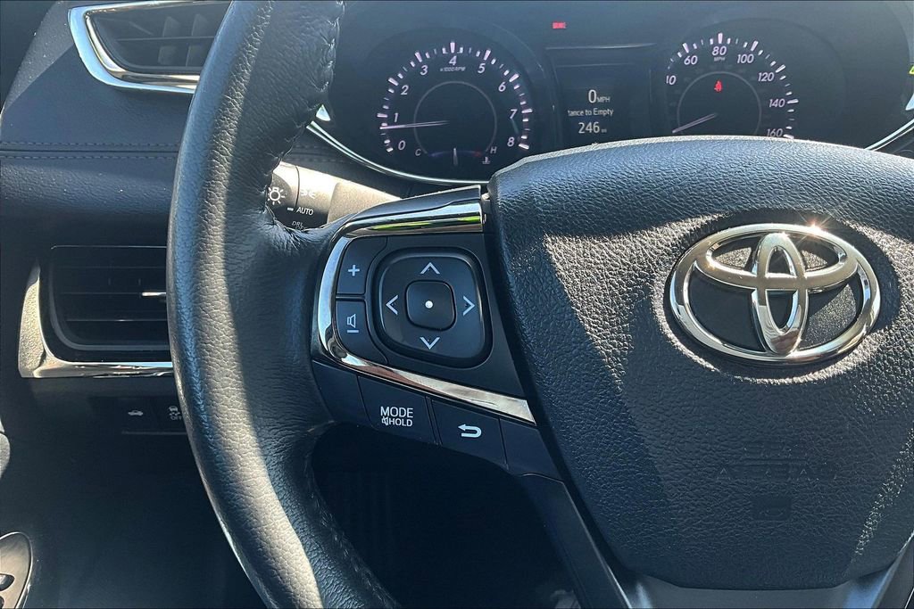Used 2013 Toyota Avalon XLE image 18