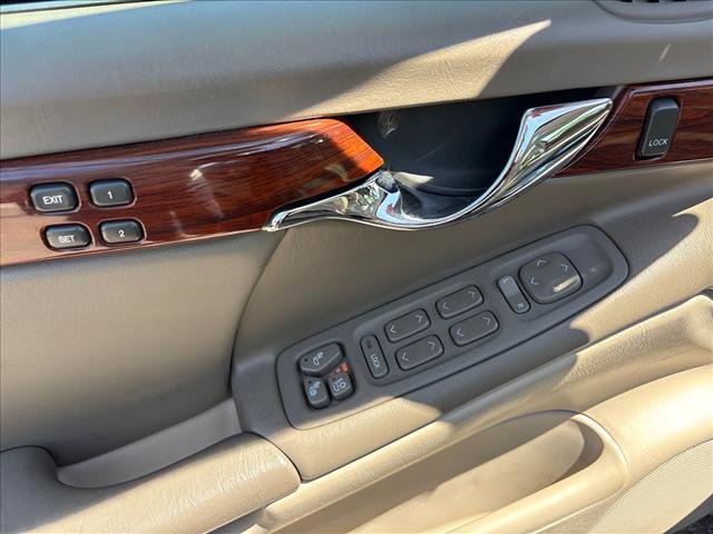 Used 2004 Cadillac De Ville Sedan w/ Equipment Group image 21