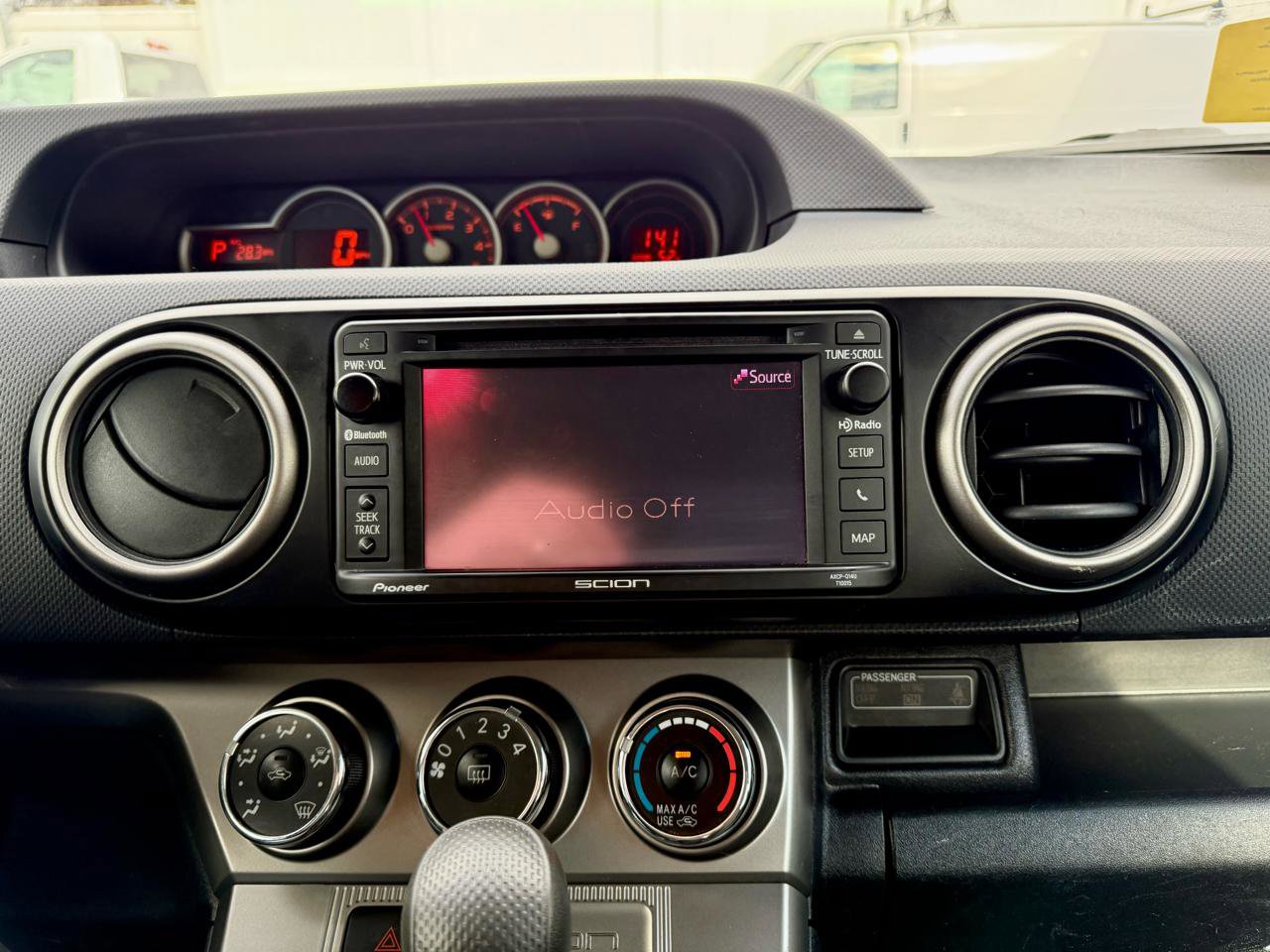 Used 2015 Scion xB 5-Door Wagon 4-Spd AT image 31