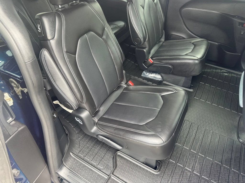 Used 2025 Chrysler Pacifica Select w/ Uconnect Theater Family Group AWD/4WD image 53
