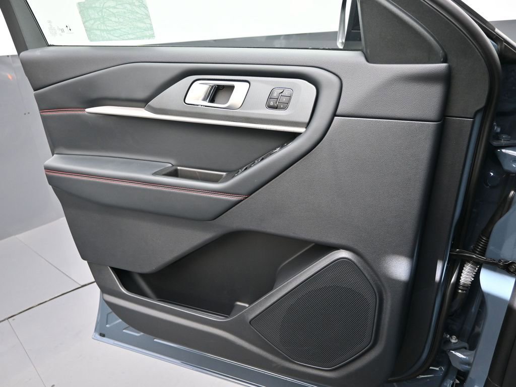 New 2026 Ford Explorer ST-Line w/ ST-Line Street Pack image 15