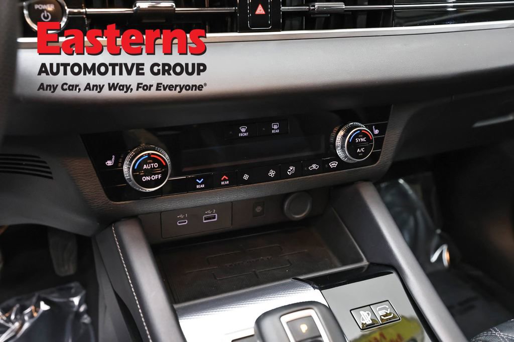 Used 2023 Mitsubishi Outlander SEL AWD/4WD image 19