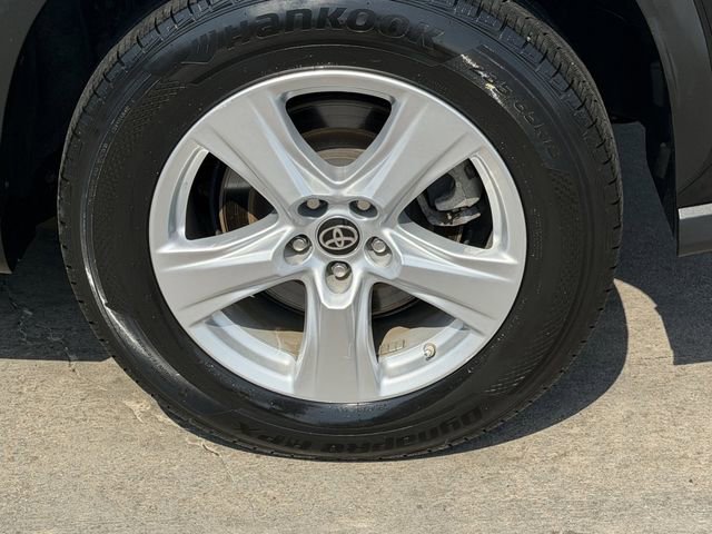 Certified 2024 Toyota Highlander LE FWD image 8