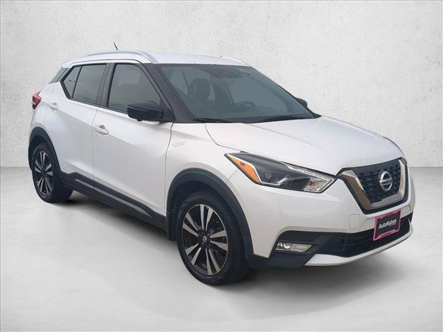 Used 2019 Nissan Kicks SR w/ SR Premium Package FWD image 3