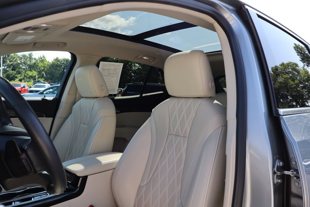 Used 2023 Buick Envision Avenir AWD/4WD image 4
