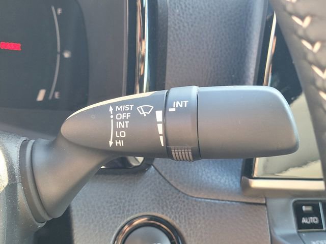 Used 2025 Toyota Camry SE w/ Convenience Package image 17