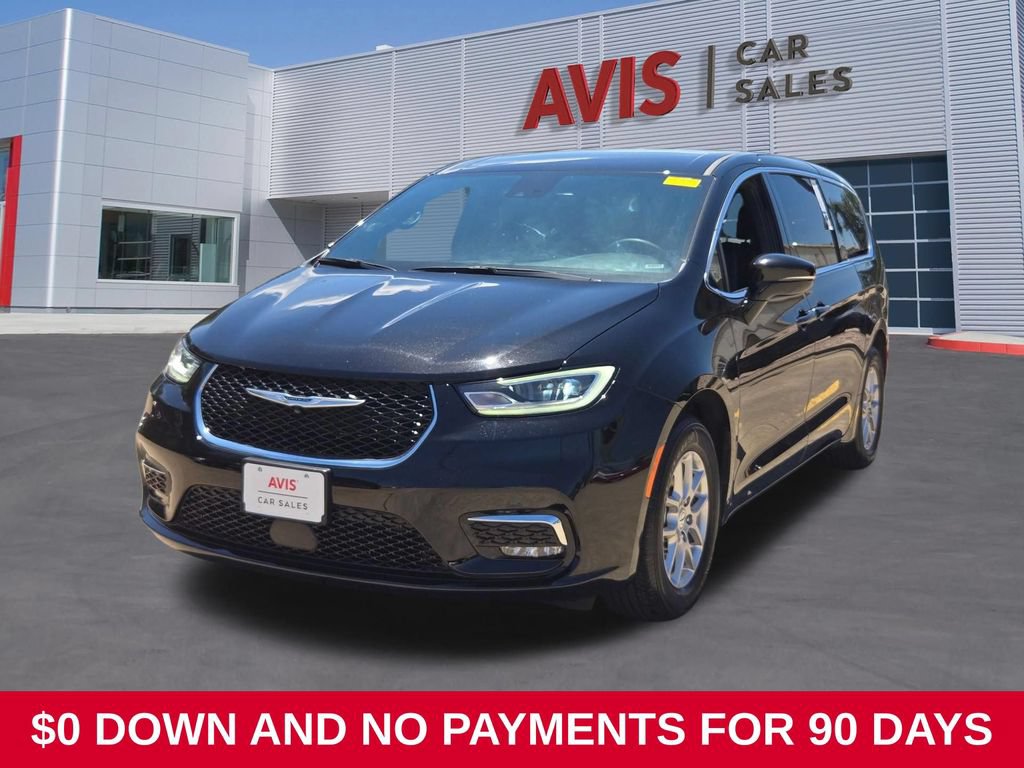 Used 2025 Chrysler Pacifica Select
