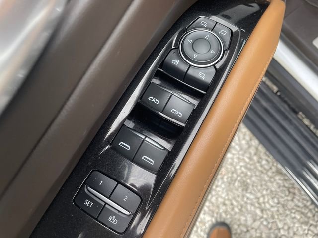 Used 2023 Cadillac Escalade Premium Luxury image 28