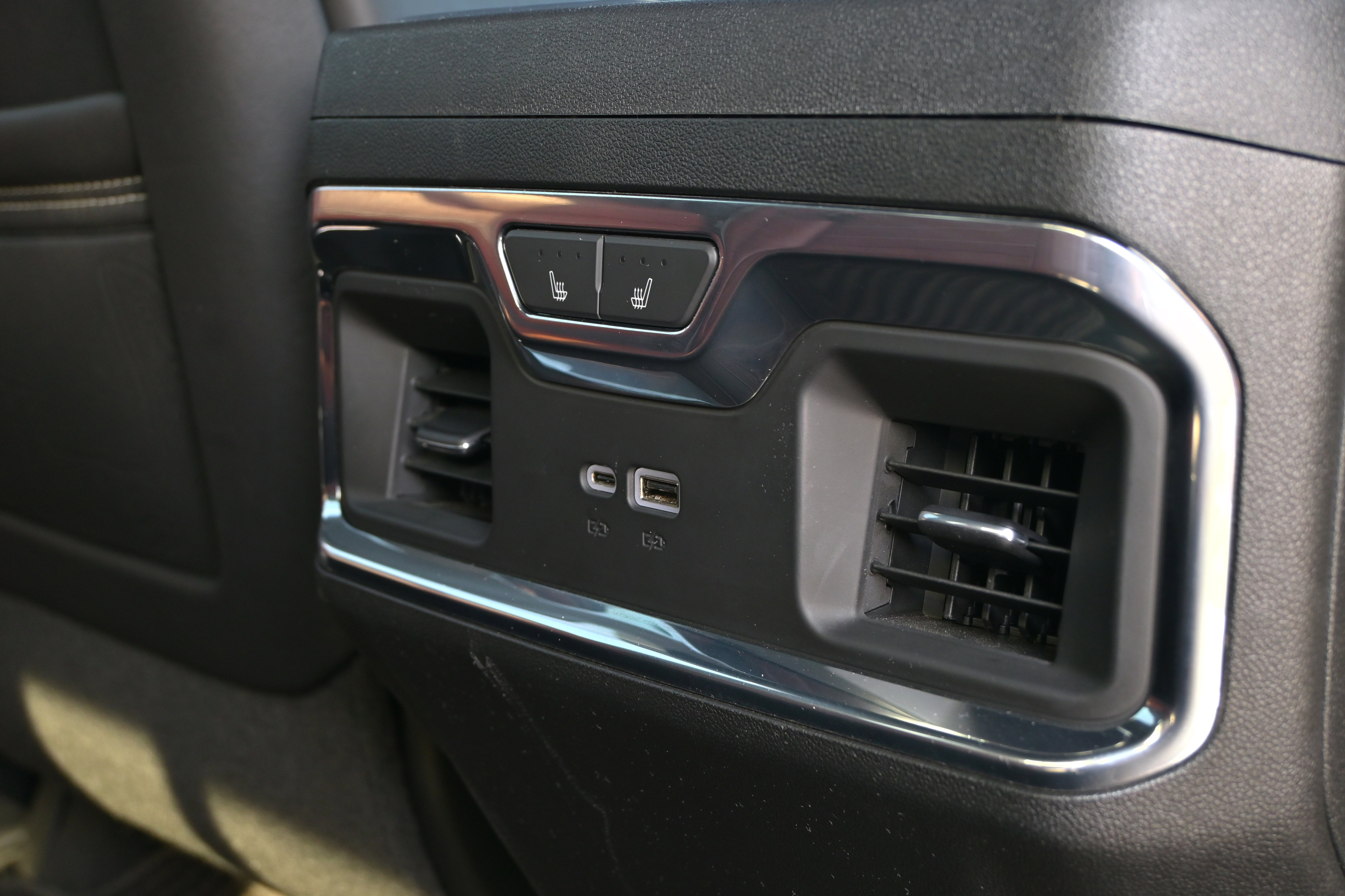 Used 2024 GMC Sierra 3500 Denali Ultimate image 15