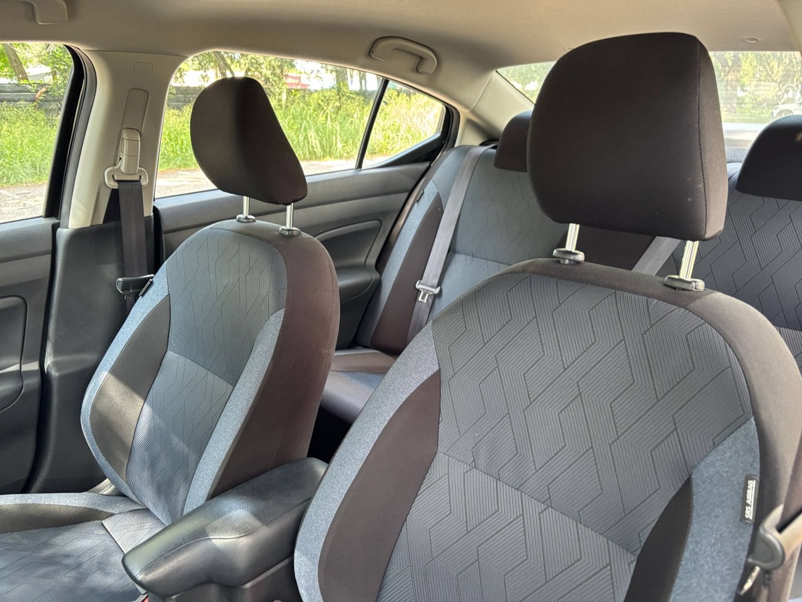 Used 2025 Nissan Versa SV FWD image 34