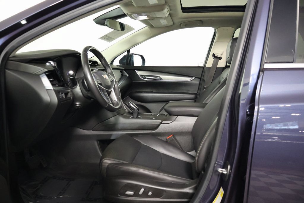 Used 2018 Cadillac XT5 Luxury w/ Driver Awareness Package FWD image 11