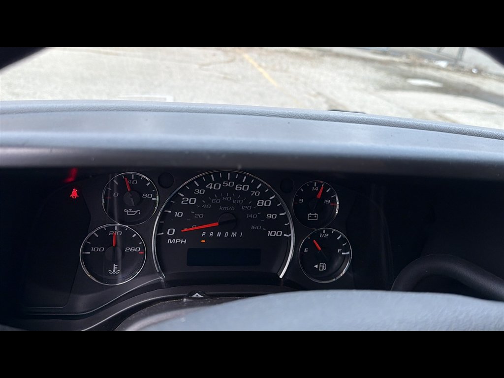 Used 2018 Chevrolet Express 2500 w/ Driver Convenience Package RWD image 13