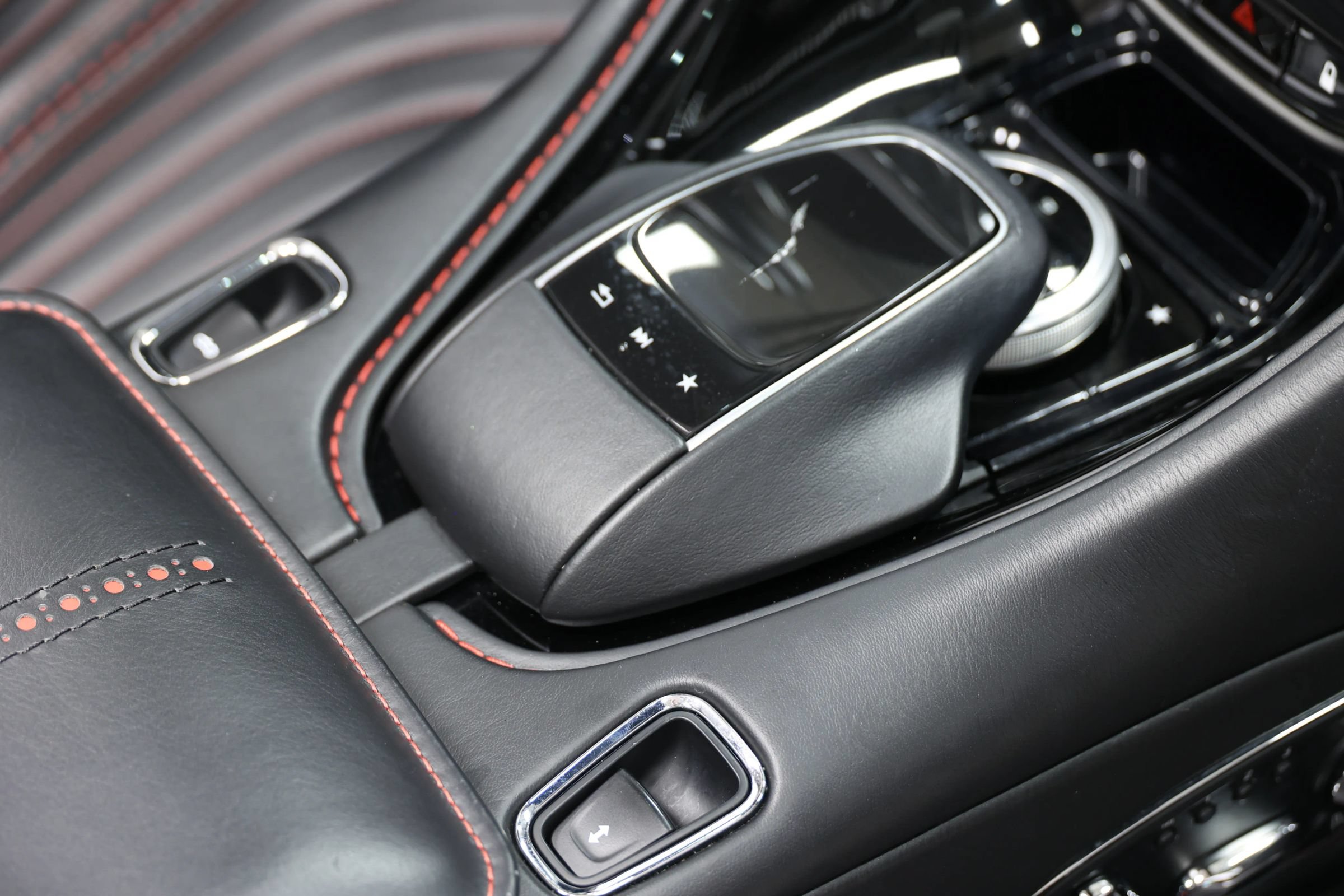Used 2019 Aston Martin DB11 Volante RWD image 97