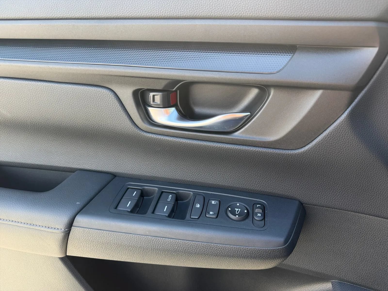 Used 2024 Honda CR-V LX image 14