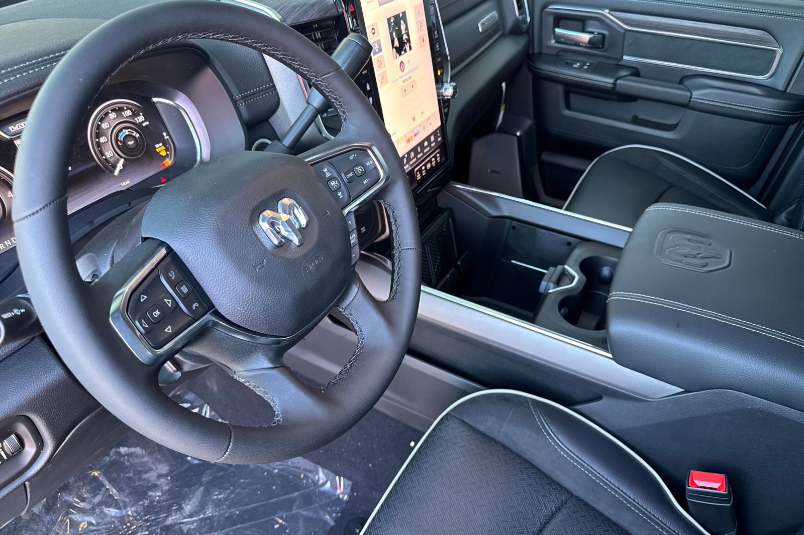 New 2026 RAM 3500 Laramie AWD/4WD image 9