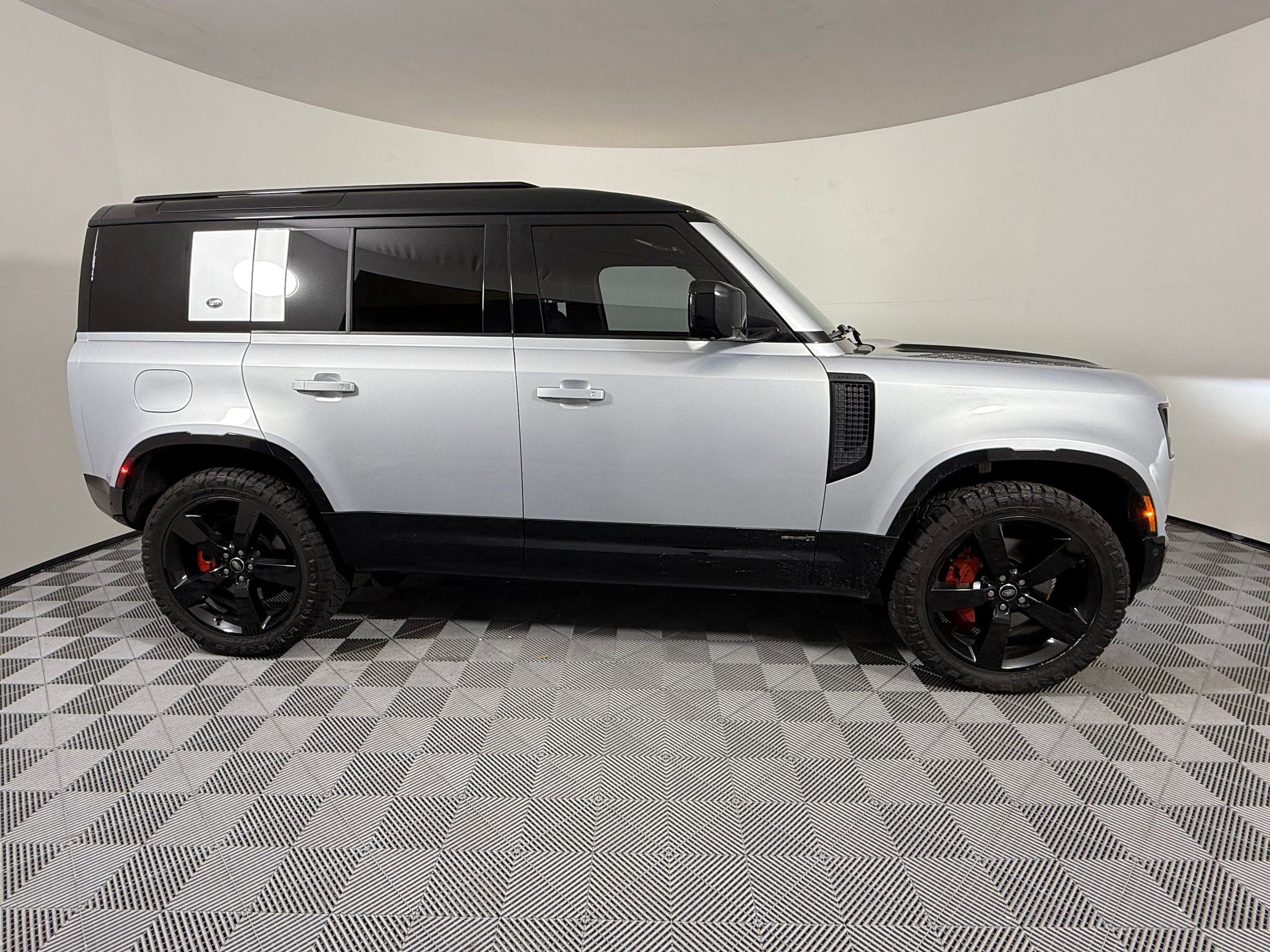 Used 2024 Land Rover Defender 110 X AWD/4WD image 9