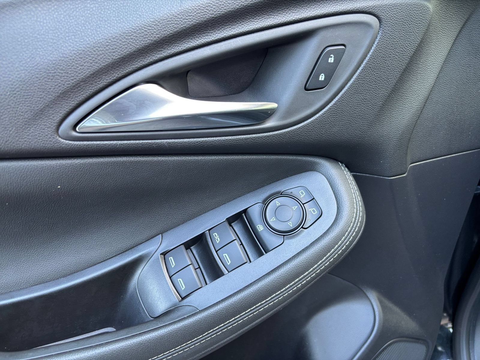 Used 2025 Buick Encore GX Preferred FWD image 18