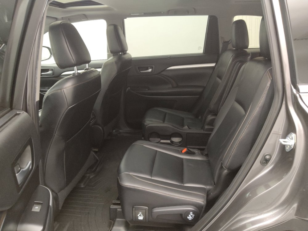 Used 2019 Toyota Highlander XLE image 18