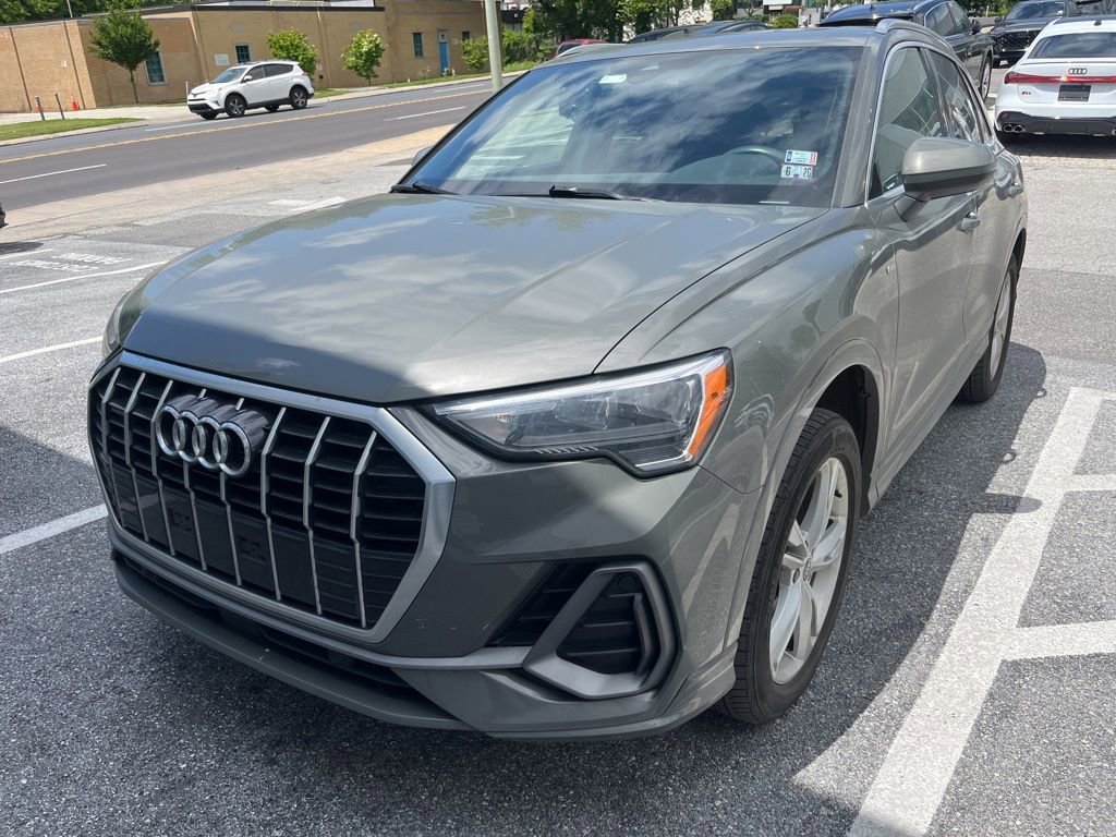 Used 2021 Audi Q3 2.0T Premium w/ Convenience Package AWD/4WD image 1