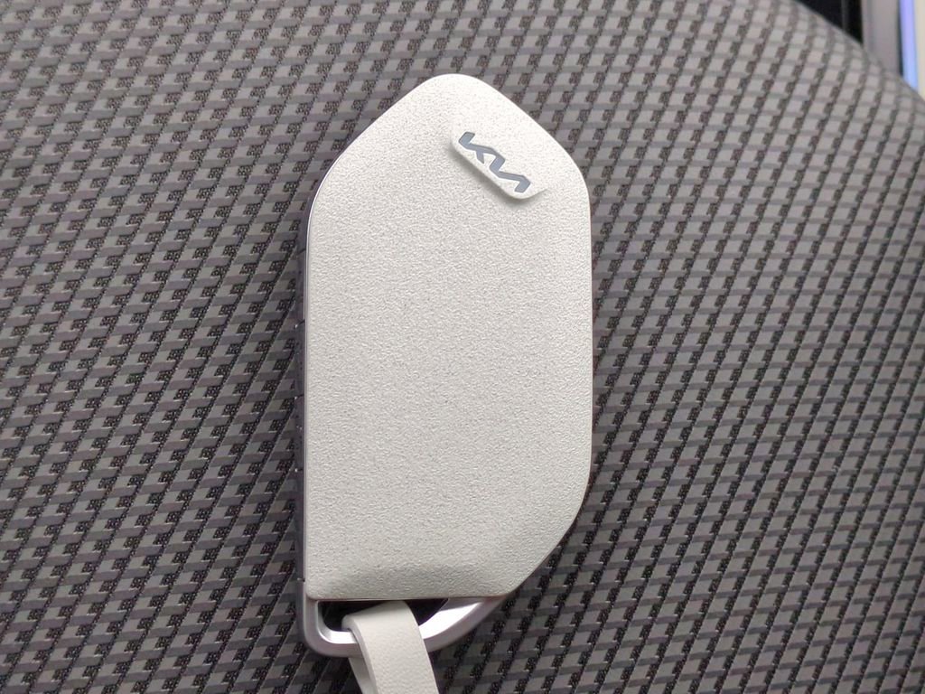 New 2025 Kia Niro EX image 29