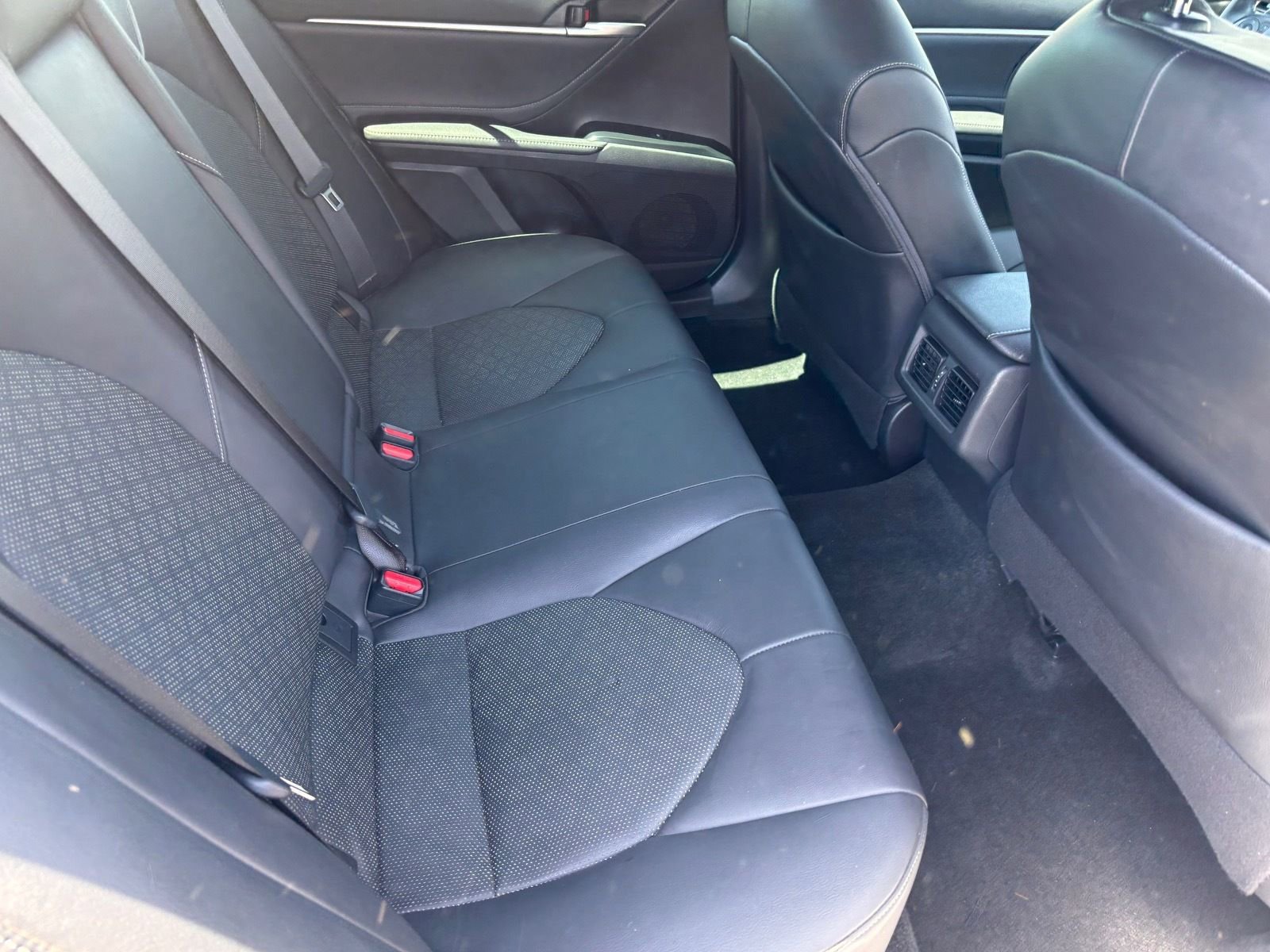 Used 2018 Toyota Camry XSE FWD image 15