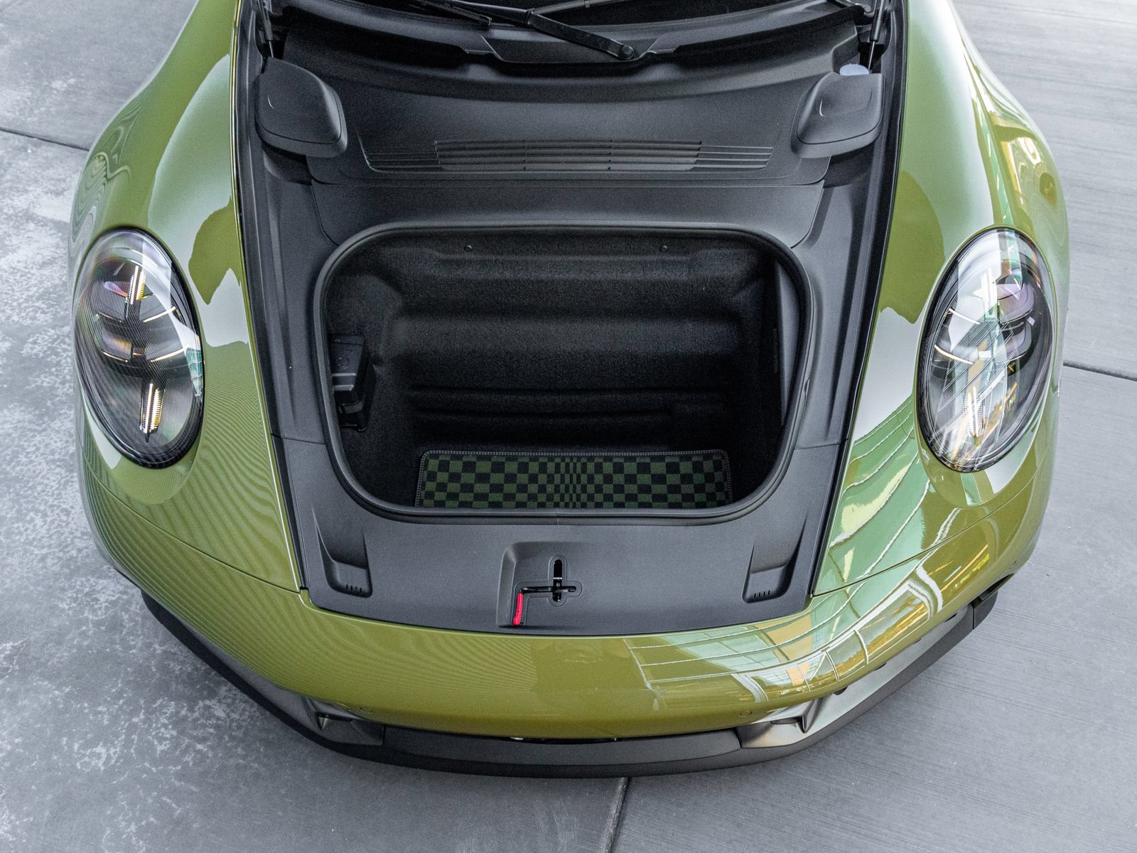 Certified 2026 Porsche 911 GTS RWD image 45