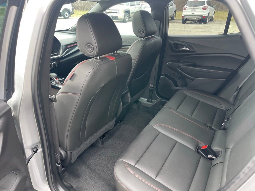 Used 2025 Chevrolet Trax RS w/ Sunroof Package image 19