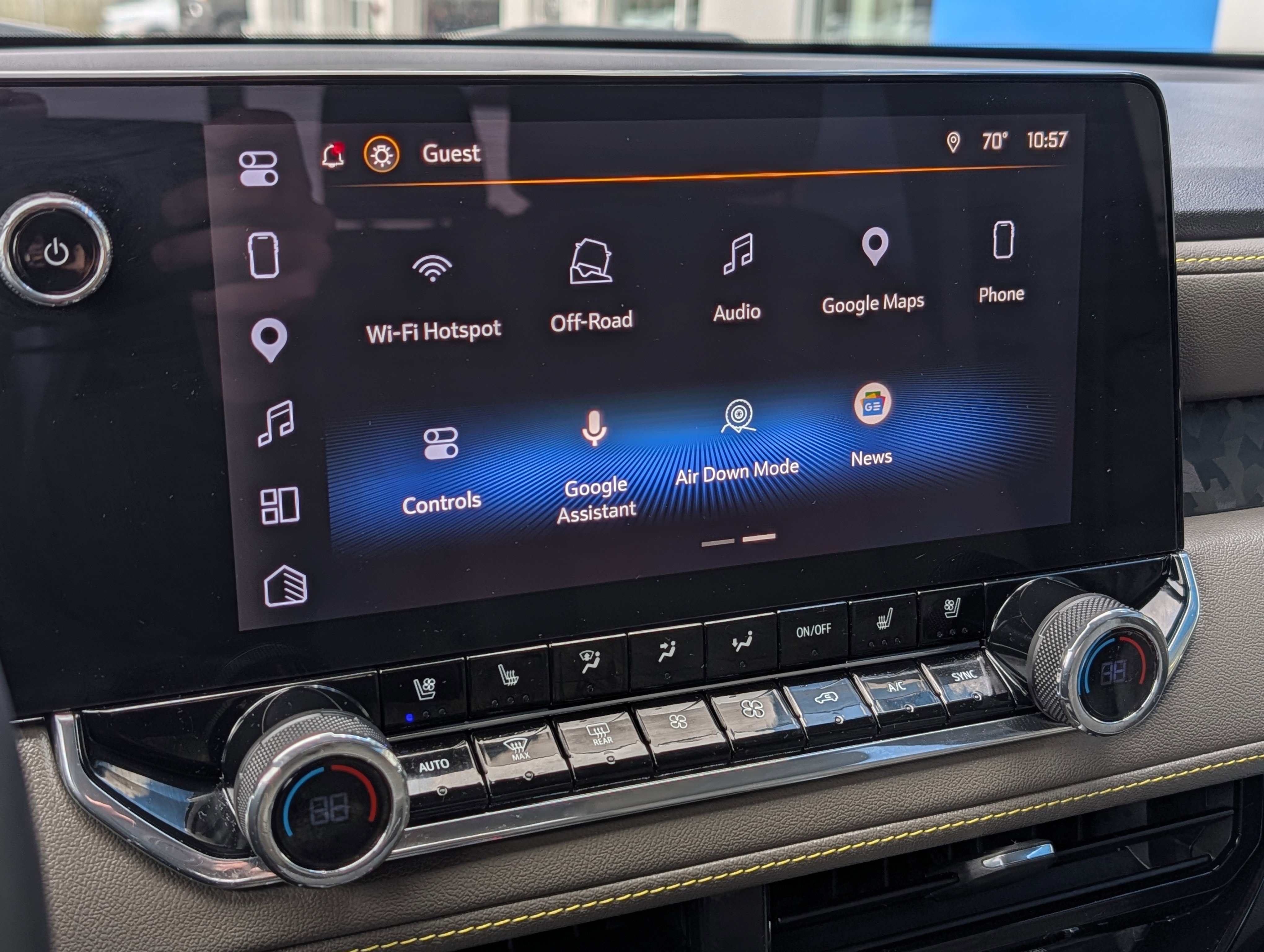 Certified 2025 Chevrolet Colorado ZR2 w/ Technology Package AWD/4WD image 18