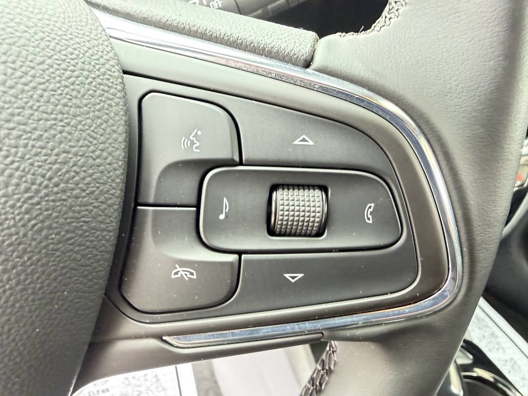 Used 2025 Buick Envista Sport Touring w/ Convenience I Package FWD image 18