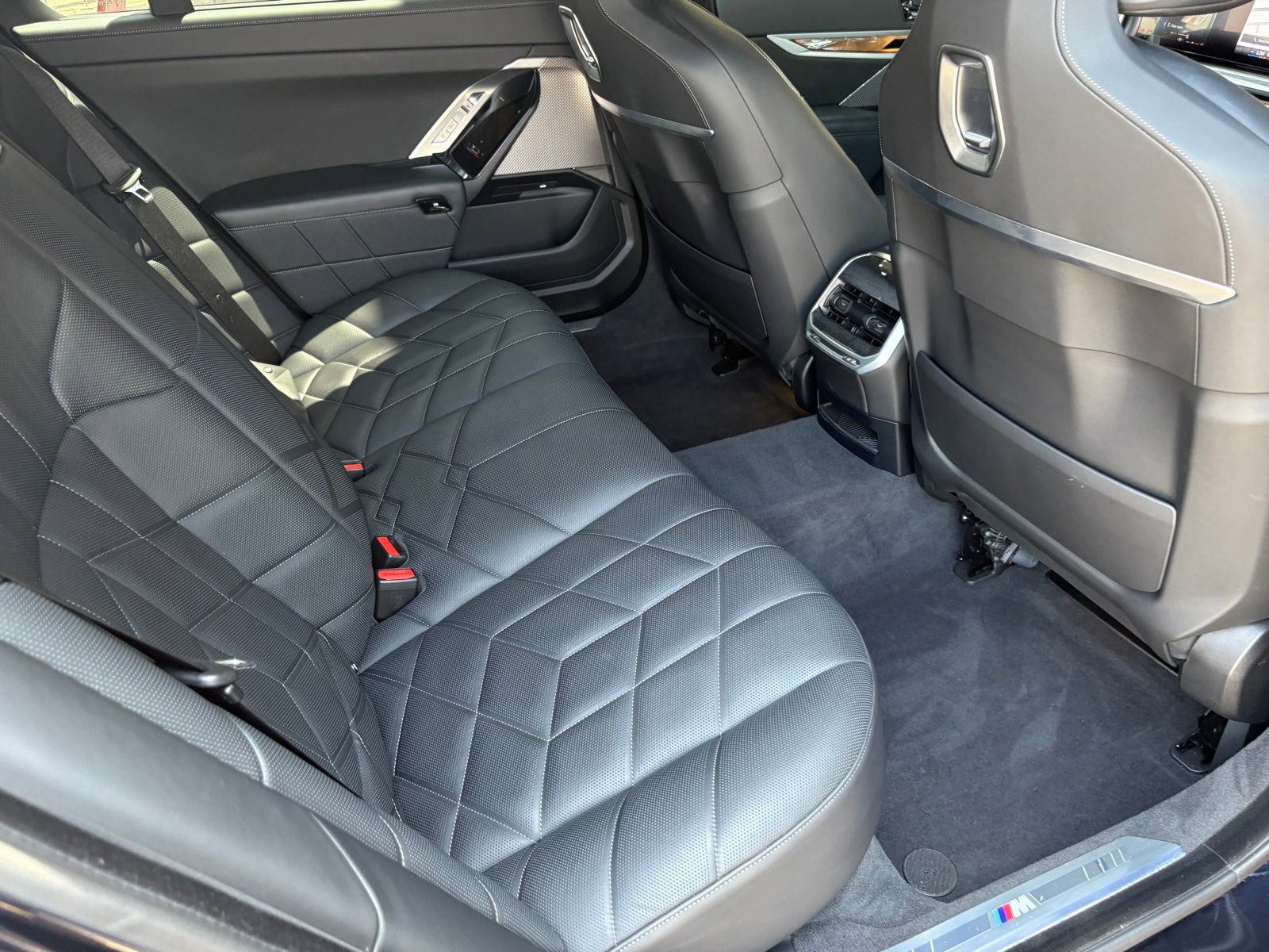 Used 2023 BMW 760i xDrive AWD/4WD image 32