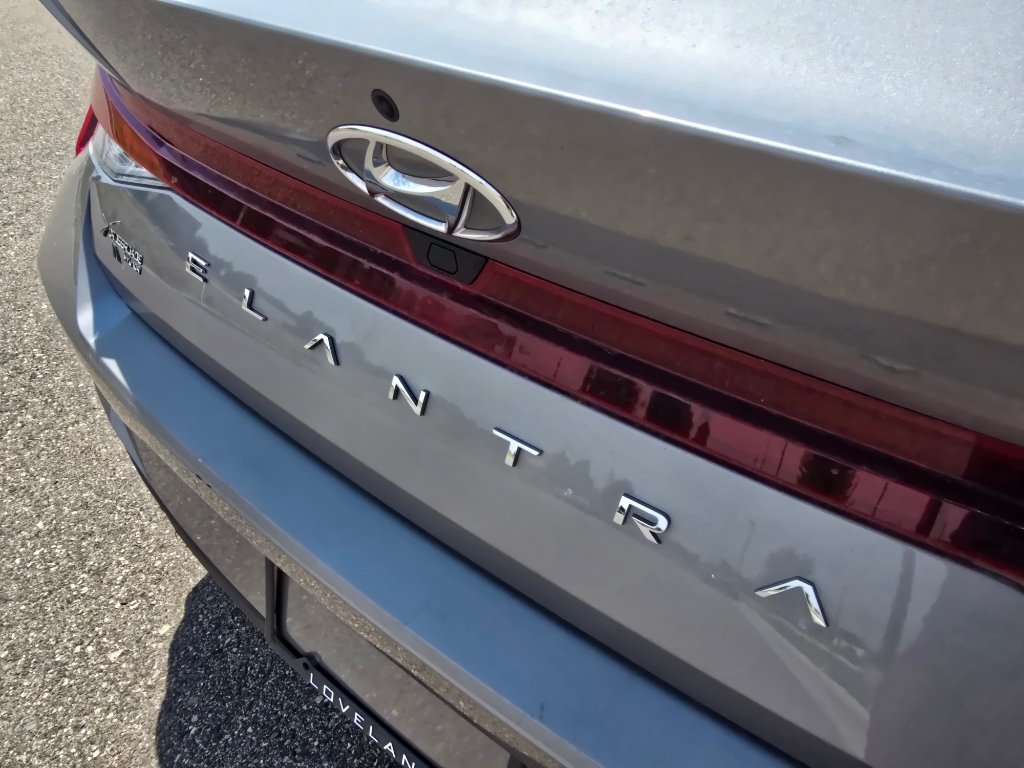 Used 2023 Hyundai Elantra SEL w/ Convenience Package FWD image 10