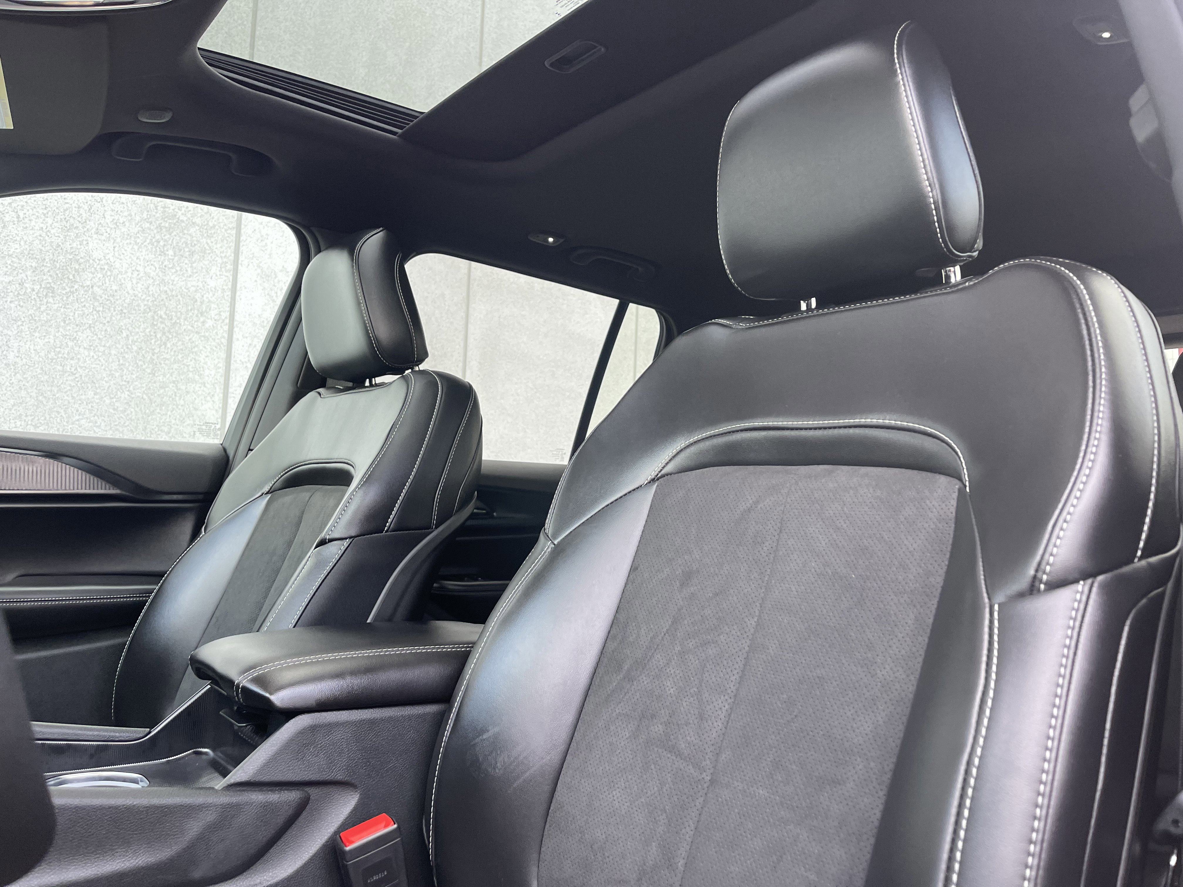 New 2025 Jeep Grand Cherokee Altitude image 21