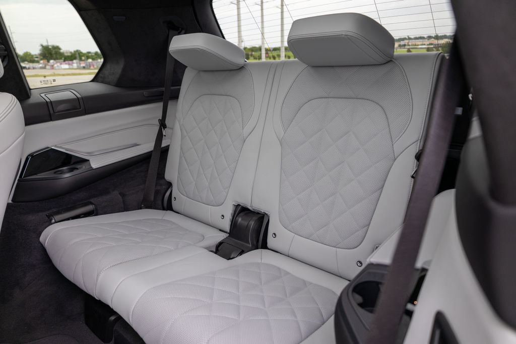Used 2026 BMW X7 xDrive40i w/ M Sport Package AWD/4WD image 12