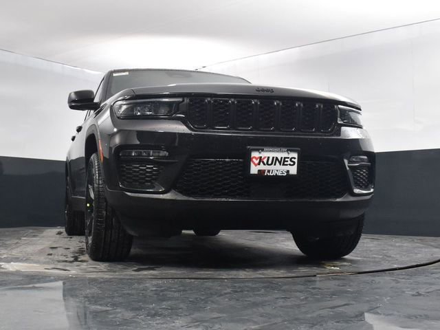 New 2025 Jeep Grand Cherokee Limited w/ Black Appearance Package image 43