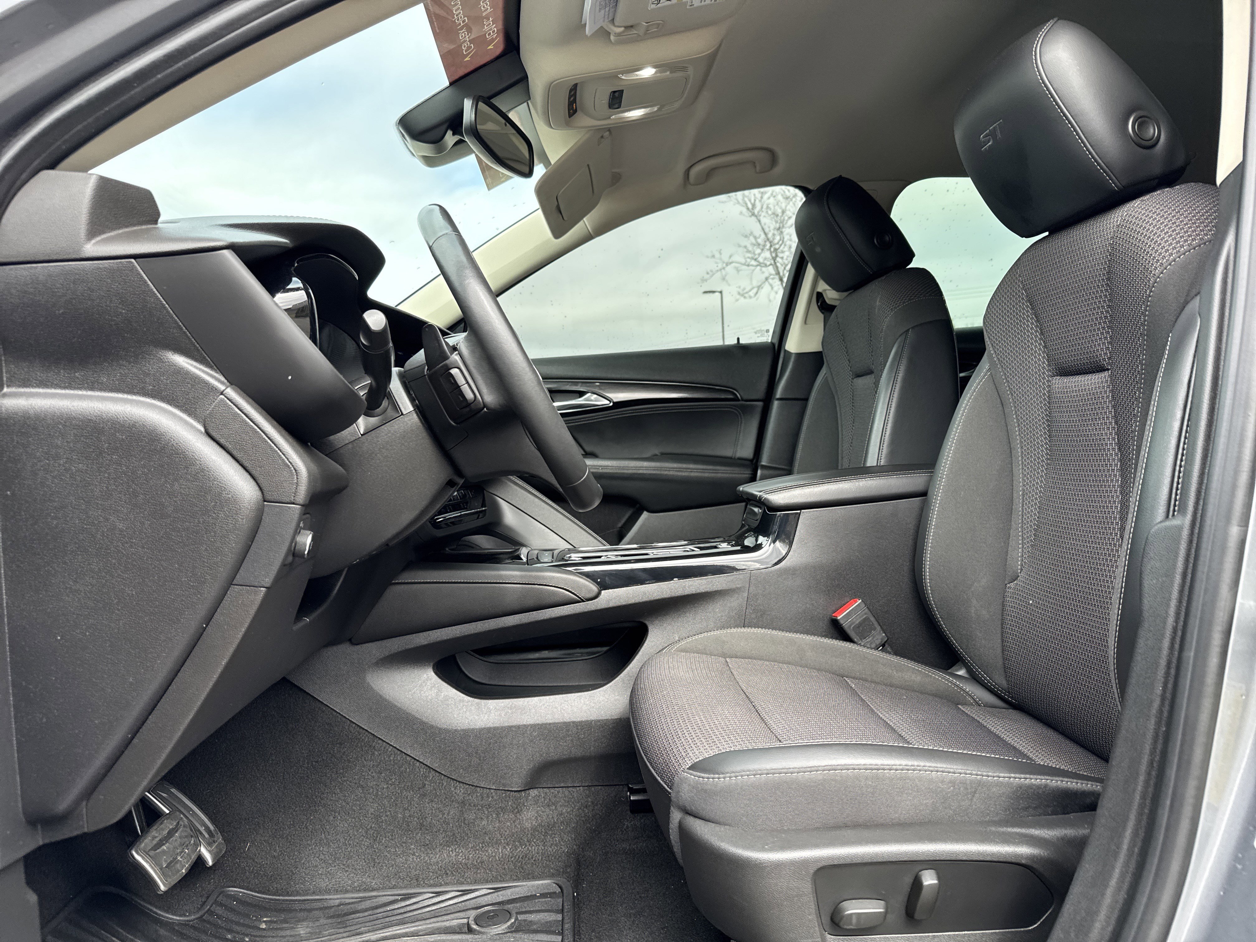 Used 2022 Buick Envision Preferred FWD image 16