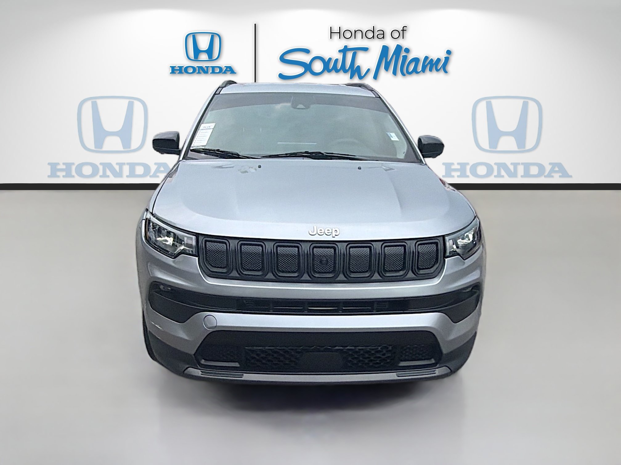 Used 2022 Jeep Compass Latitude w/ Convenience Group AWD/4WD image 2