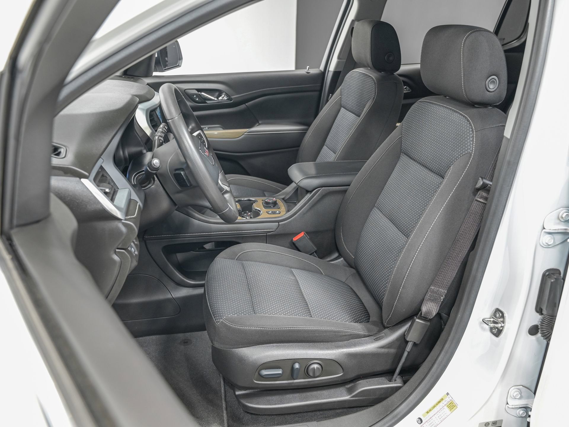 Used 2023 GMC Acadia SLE w/ Driver Convenience Package image 16